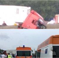 НОВИ ПОДРОБНОСТИ! Двама души останали затиснати след зверското меле между тир и три коли край Мездра (СНИМКИ)