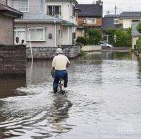 В ЯПОНИЯ Е СТРАШНО! Най-малко 62 са загиналите след наводненията, милиони напуснаха домовете си