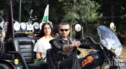 рокери булката злостъра пристигна триколка сватбата