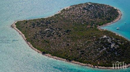 хърватски футболни фенове подпалят остров галешняк известен формата сърце