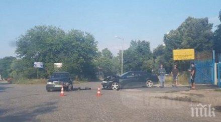 две коли помляха пловдив полицията успокоява тумба роми снимки