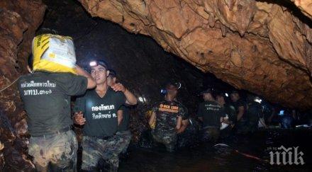 спасители надпреварват времето извадят блокираните пещера тайландски деца