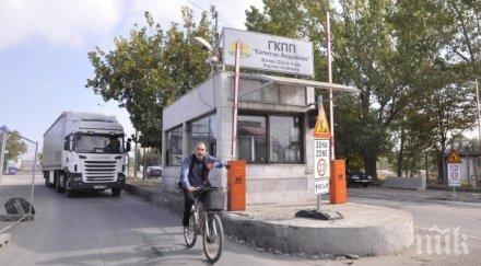 удар капитан андреево задържаха пистолети боеприпаси боксове