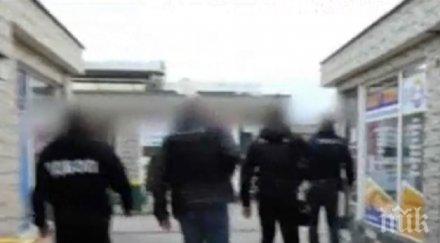 тримата задържани групата рекет остават ареста