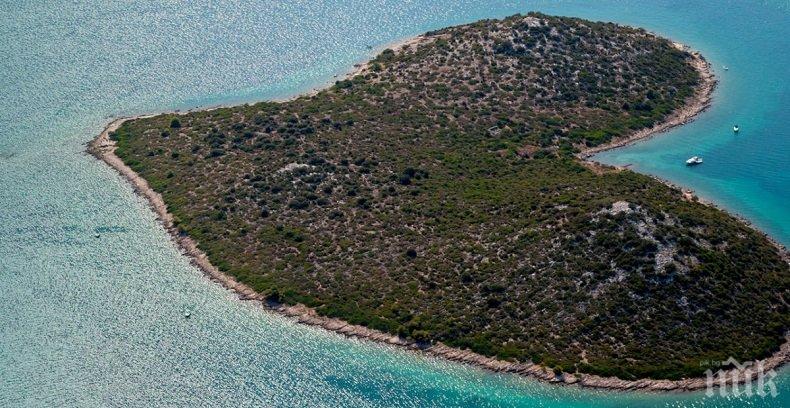 Хърватски футболни фенове за малко да подпалят остров Галешняк, известен с формата си на сърце