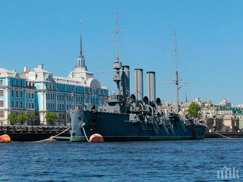 Литовец с революционни помисли щурмува крайцера Аврора“