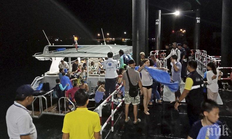 Увеличават се жертвите на преобърналото се корабче в Тайланд