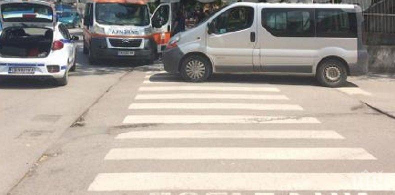 ОТ ПОСЛЕДНИТЕ МИНУТИ! Бус блъсна тийнейджър до училище във Враца (СНИМКИ)