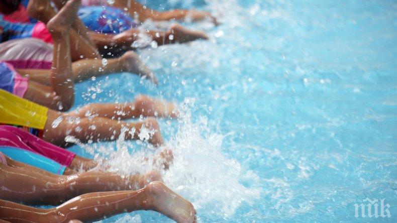 Силната миризма на хлор в басейна е лош признак
