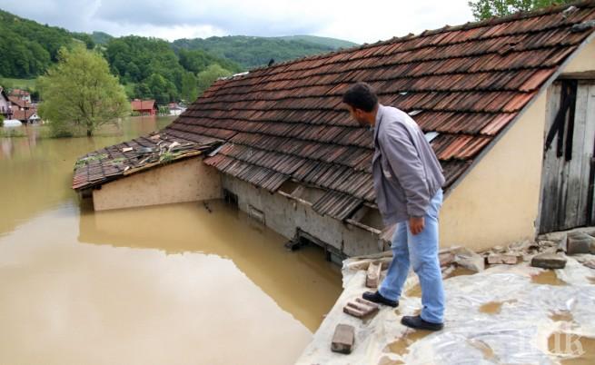 Проливни дъждове удавиха комшиите в Западна Сърбия