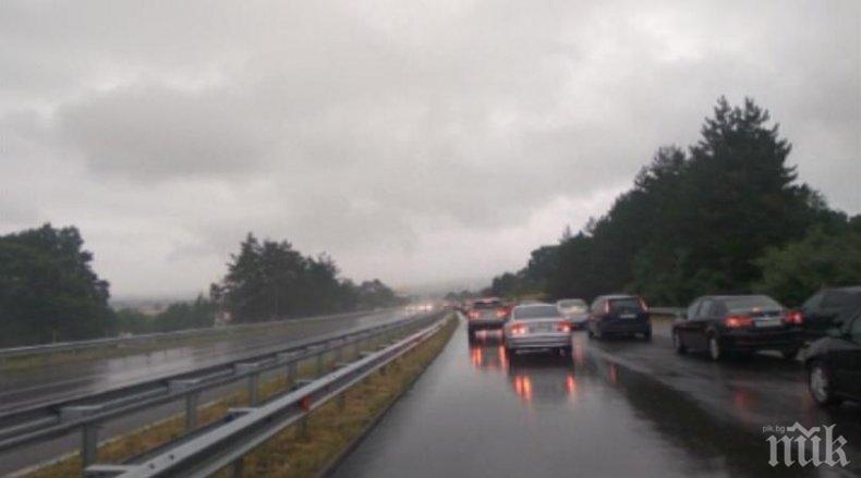 ОТ ПОСЛЕДНИТЕ МИНУТИ! Микроязовир преля, движението по Тракия е ограничено