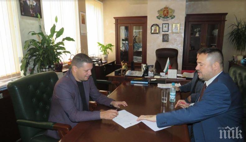 Областният управител на Софийска област Илиан Тодоров сключи споразумение за сътрудничество с Държавната агенция за българите в чужбина