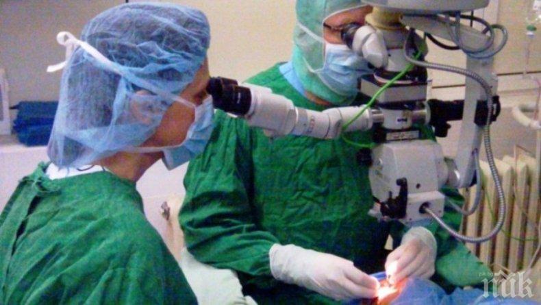 УНИКАЛНО! Турски лекари се борят за живота на недоносени сиамски близнаци