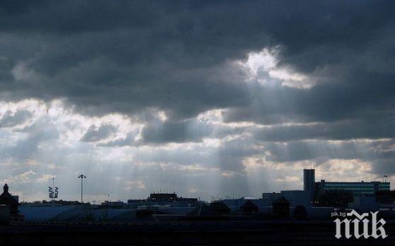 ВОДЕН АД! Силна буря нападна Кюстендил