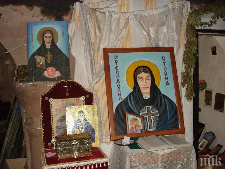 Три коли закъсаха по пътя към храма на Преподобна Стойна