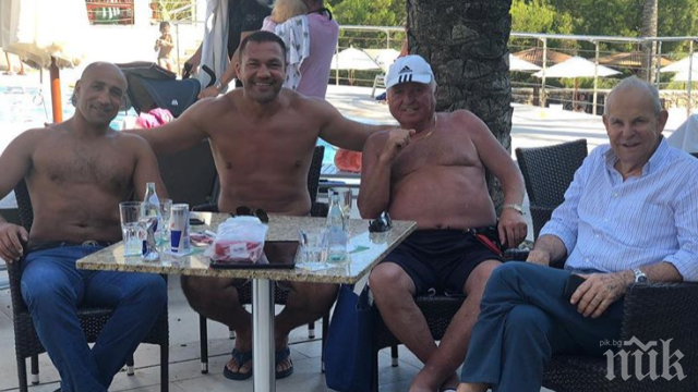 Кобрата се срещна със собственика на Зауерланд в Майорка
