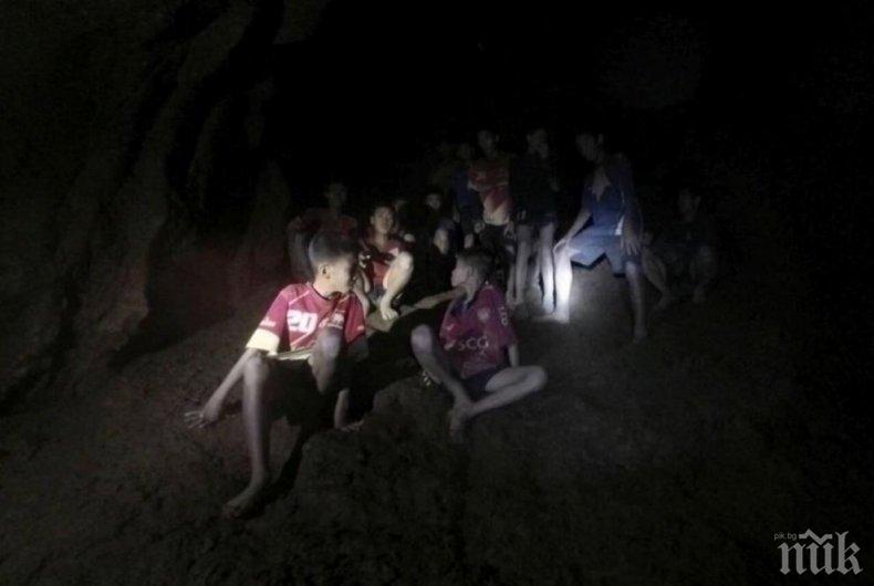 ИЗВЪНРЕДНО В ПИК! Кошмарът в Тайланд приключи - извадиха последното дете и треньора от наводнената пещера (ВИДЕО/ОБНОВЕНА)