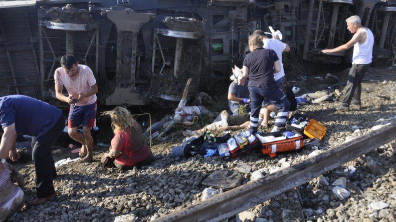 Дъждове може да са причинили влаковата катастрофа в Турция 