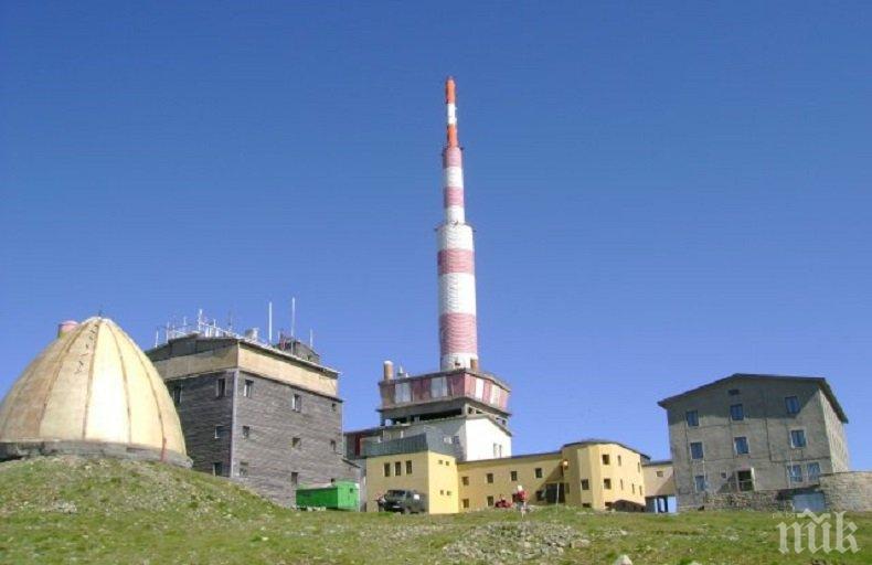 Празник! Станцията на връх Ботев стана на 52