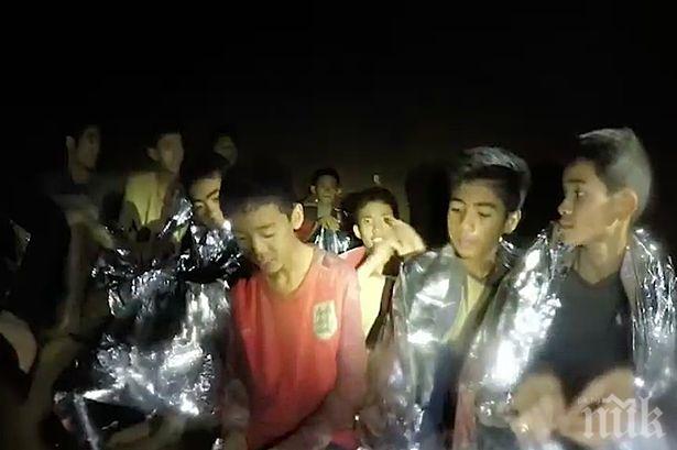 Още три момчета са извадени от пещерата в Тайланд