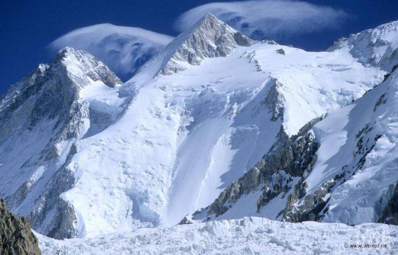 Алпинистите Младен Данков и Румен Радев прекратяват участието си в експедицията за връх Гашербрум 2
