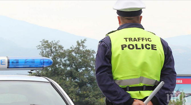 Катаджии продължават да се крият с камери в храстите