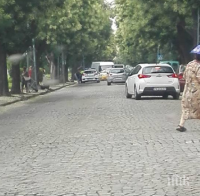 ДОКОГА?! Такси помете възрастна жена на пешеходна пътека (СНИМКА)