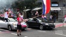 ВЪПРЕКИ ЗАГУБАТА! Бурни празненства в Хърватия след финала