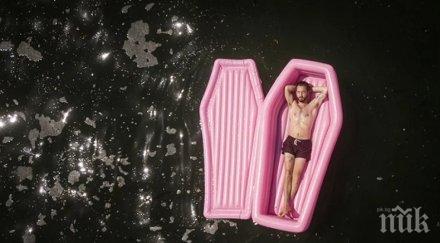 летен хит плавайте розов ковчег вълните снимки