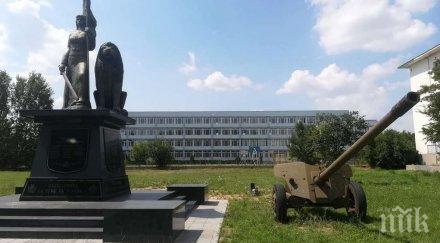 каракачанов подари две мощни гаубици град раковски снимки