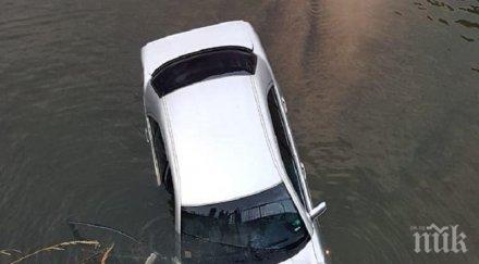 дъното мерцедес излетя пътя цопна рибарник смолян видео