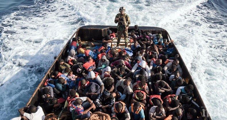 Италия и Малта спорят кой да приеме кораб с 450 мигранти