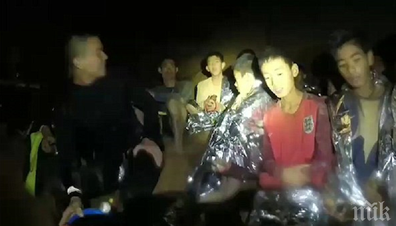Изписват момчетата, спасени от тайландската пещера