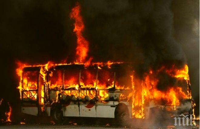 Опожариха 845 автомобила по време на националния празник на Франция
