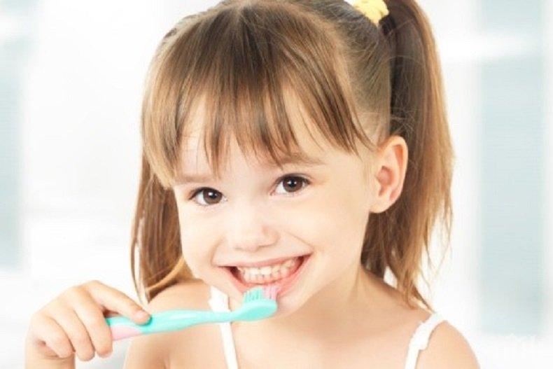 Как да научите детето да мие зъбите си редовно?