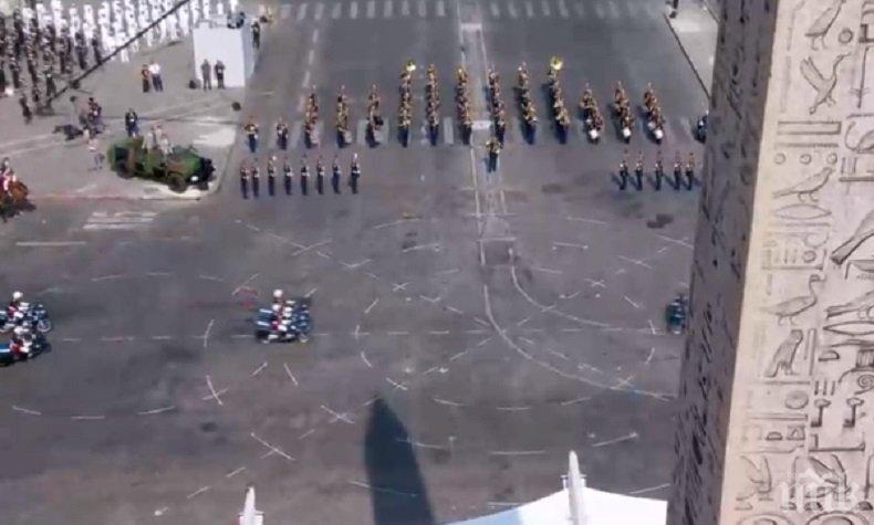 ГРЕДА! Полицаи се изложиха пред цял свят на парада за Деня на Бастилията (ВИДЕО)