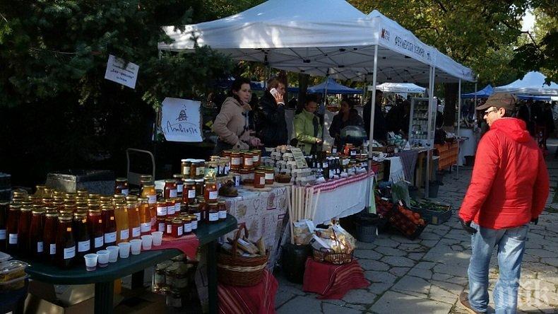Над 60 фирми се представиха на Националния фермерски пазар във Варна