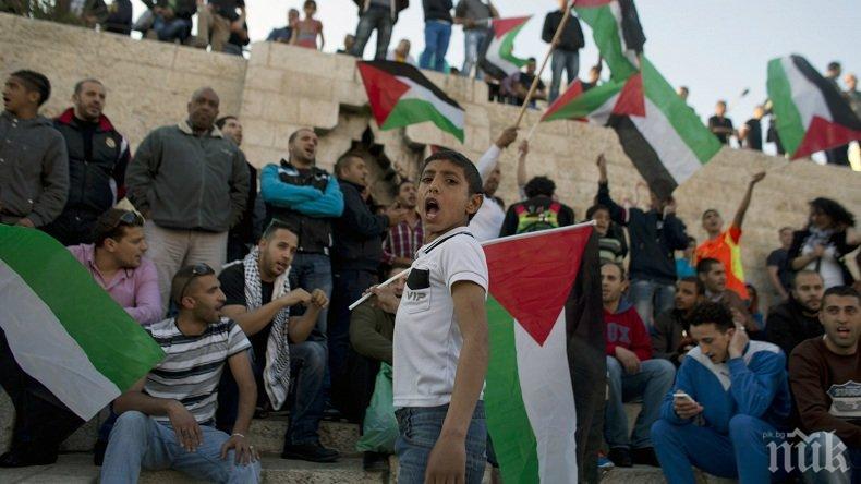 Двама палестински тийнейджъри са убити при израелски въздушен удар