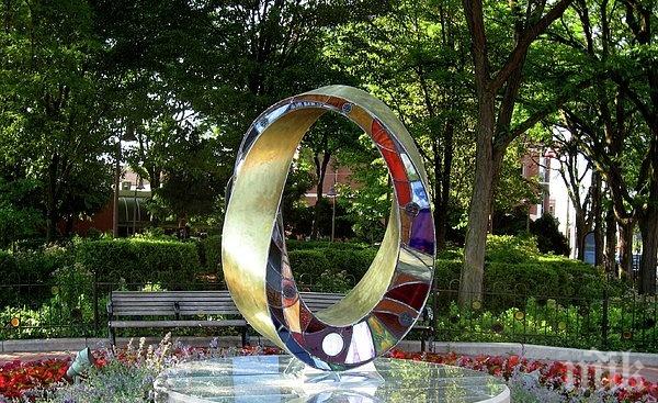 Откраднаха скулптура на българин от бивша църква в Чикаго