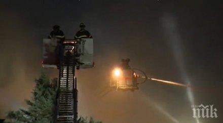 огнен две сгради пламнаха факли чикаго стотици евакуирани