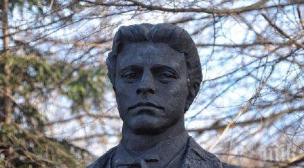 историческо откриват паметник апостола сърцето крепостта дпс руен снимки