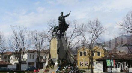 карлово чества годишнината апостола