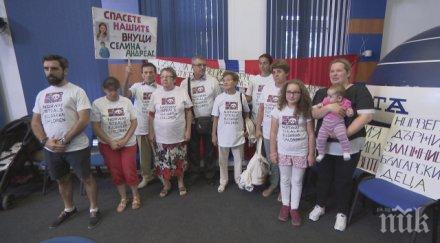 български семейства пострадали норвегия готвят протести барневерн