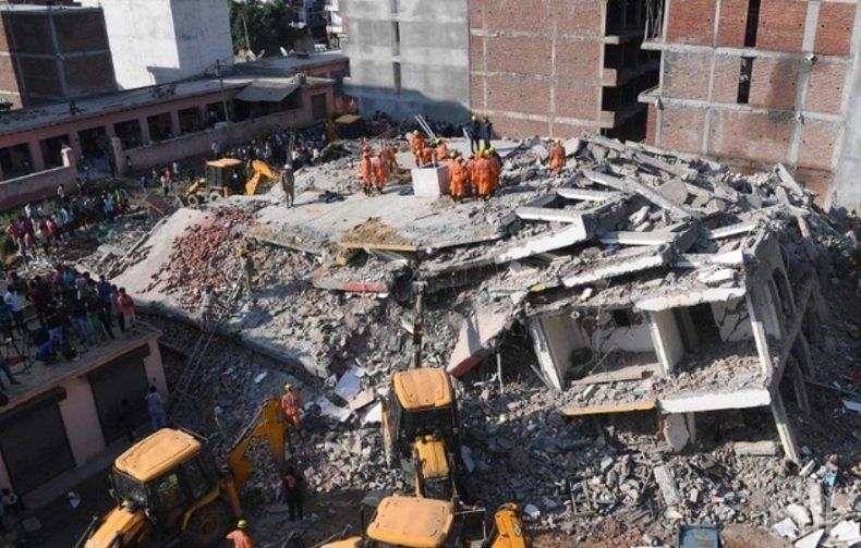 ИЗВЪНРЕДНО! Голяма сграда премаза по-малка в Делхи, има жертви