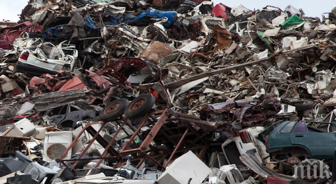 Разкриха незаконен пункт за изкупуване на стари коли в Радомир