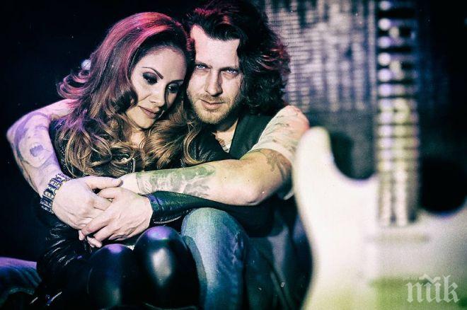 ЕКСКЛУЗИВНО В ПИК! Поп певицата Марияна Попова показа бременния си корем - ражда всеки момент (СНИМКА)