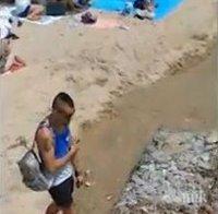 УНИКУМ! Туристи прескачат трап, за да стигнат до свободната зона на плаж в Несебър