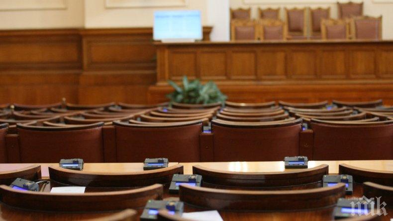 Изслушват министрите на МВР и земеделието заради спряната евтаназия