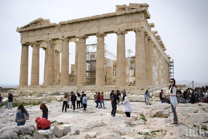 Жегата затвори Акропола в Атина