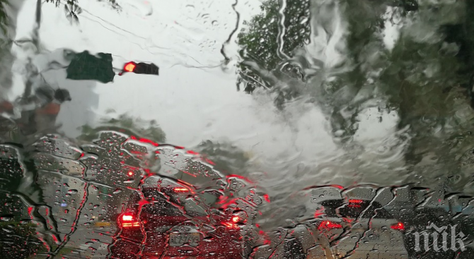Буря и градушки удариха Македония